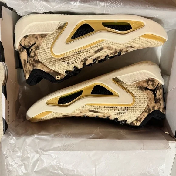 Jayson Tatum 1 “tunnel walker” - Picture 3 of 6